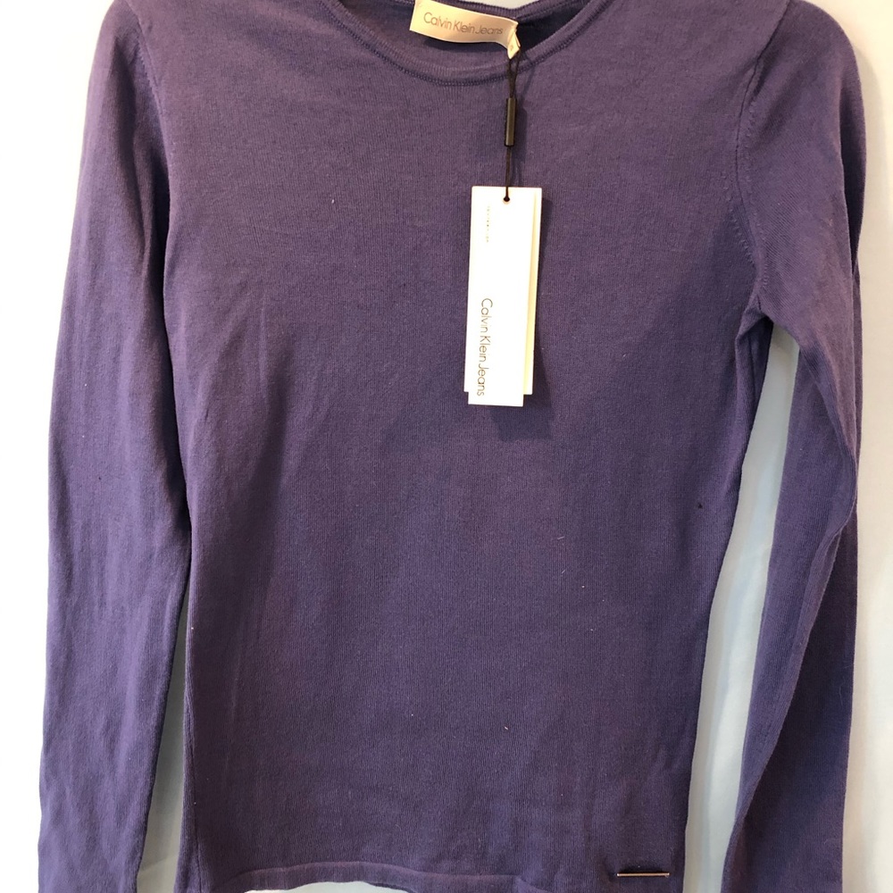Blueish/purplish knit top